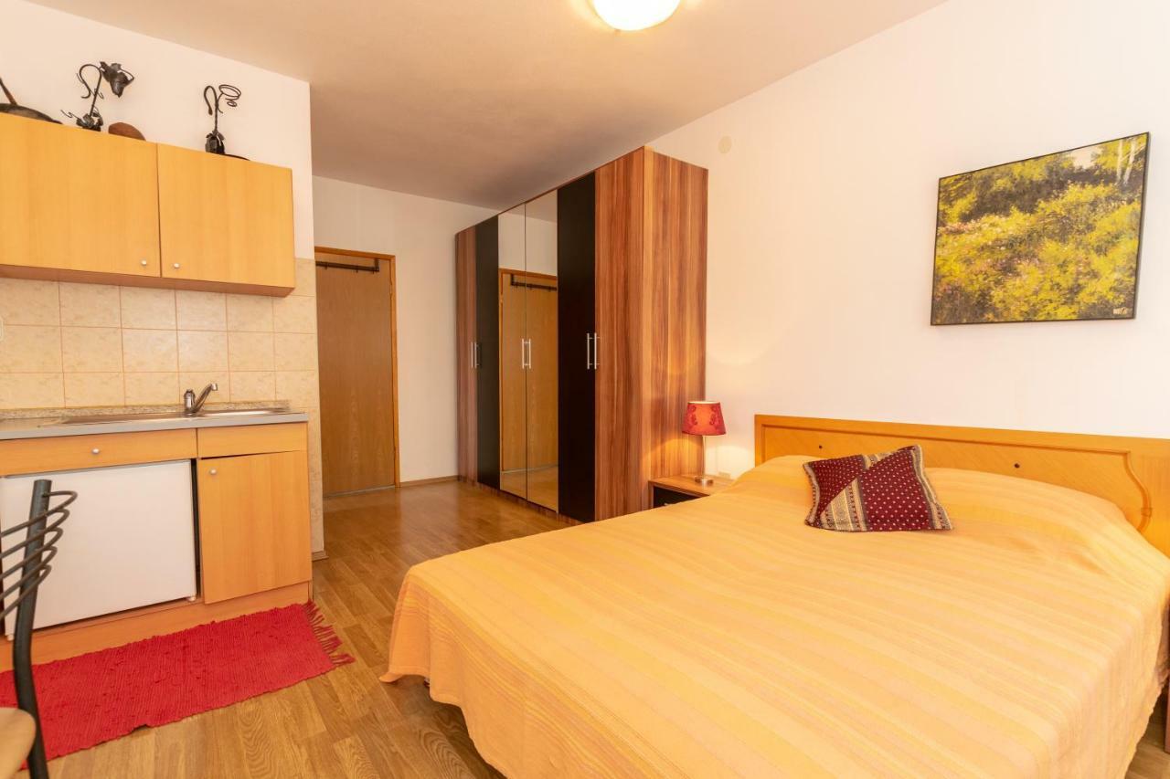 Apartments Mirjana Пула Екстер'єр фото
