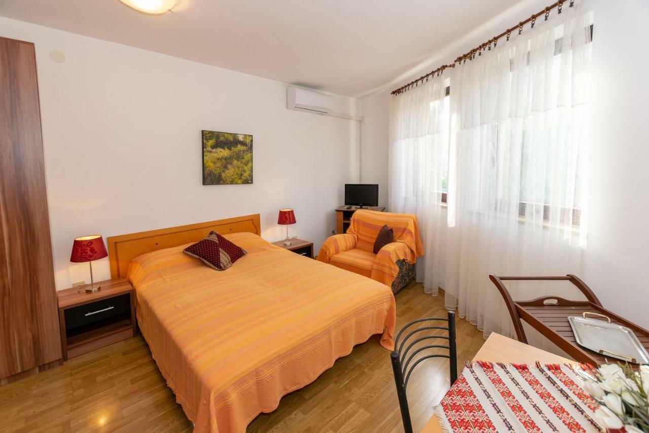 Apartments Mirjana Пула Екстер'єр фото