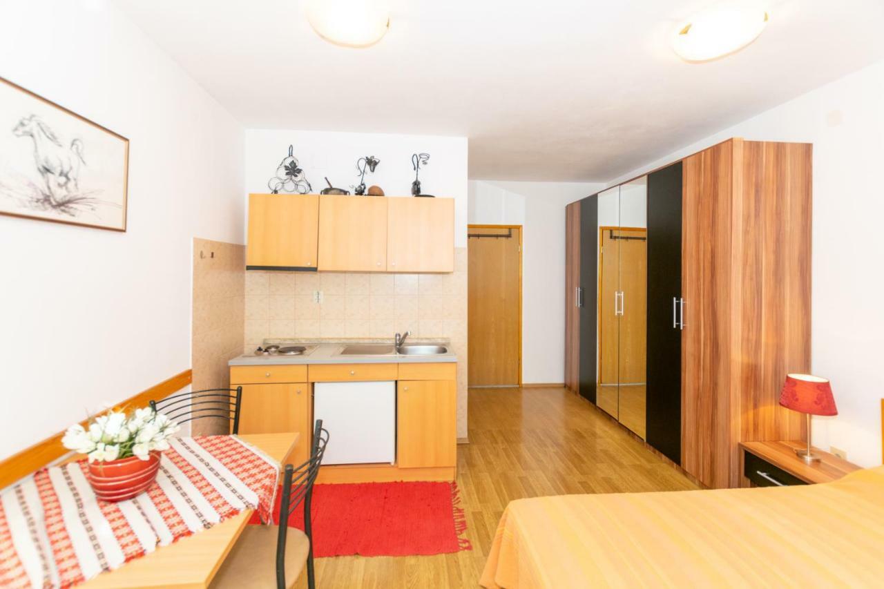 Apartments Mirjana Пула Екстер'єр фото