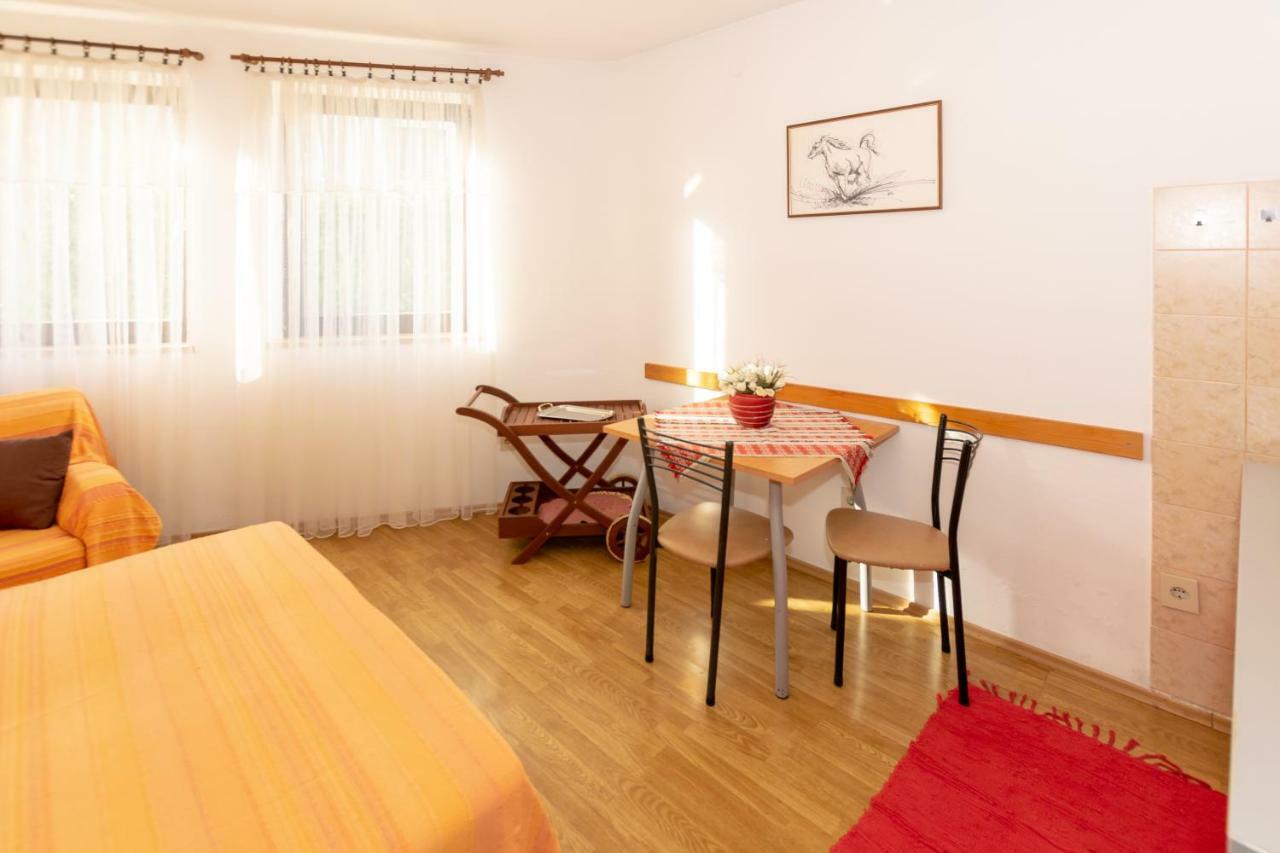 Apartments Mirjana Пула Екстер'єр фото