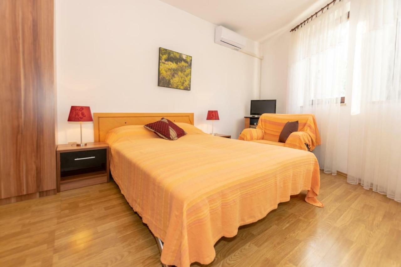 Apartments Mirjana Пула Екстер'єр фото
