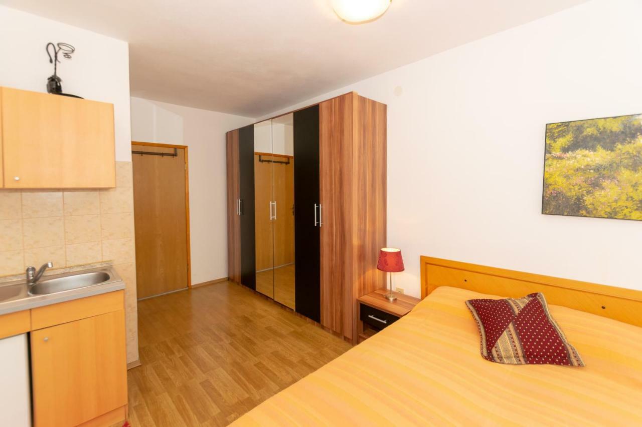 Apartments Mirjana Пула Екстер'єр фото